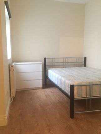 Thumbnail Flat to rent in Russell Gardens, London