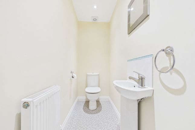 6 Churchill Place, Chipping Norton photo 4