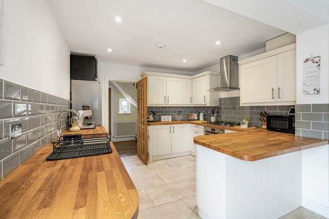 10, Sandhills Lane, Surrey photo 3