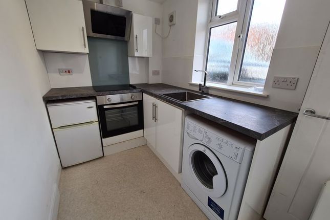 Thumbnail Flat to rent in Holbrook Avenue, Rugby
