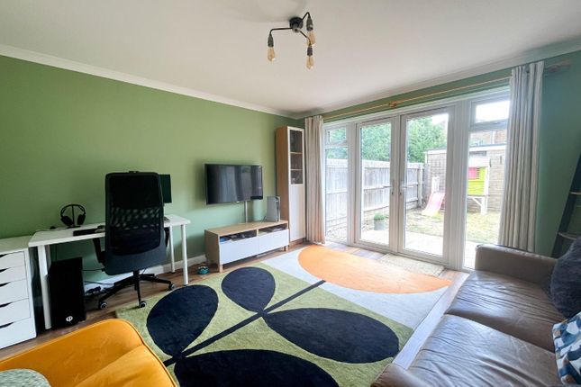 2, Abbots Close, Cambridge photo 2