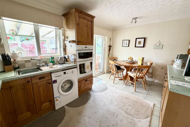 6, Holly Close, Poole photo 4