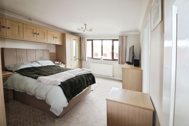Master Bedroom.Jpg