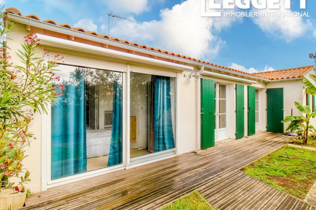 Thumbnail Villa for sale in La Flotte, Charente-Maritime, Nouvelle-Aquitaine