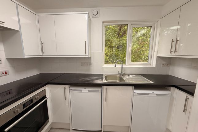 53 Hallington Close, Goldworth Park, Woking photo 2