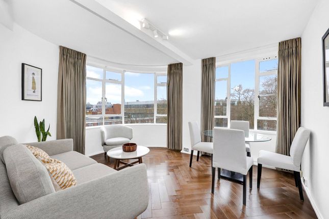 Flat for sale in Charterhouse Square, Clerkenwell