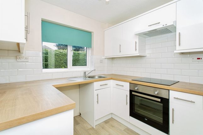 42, Buttermel Close, Huntingdon photo 3