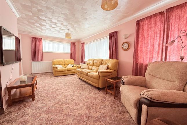 62, Brooke Avenue, Great Yarmouth photo 4