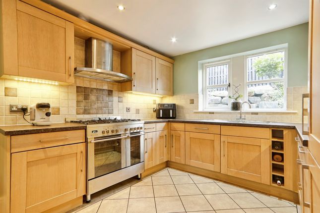 31, Mill Lane, Keighley photo 2