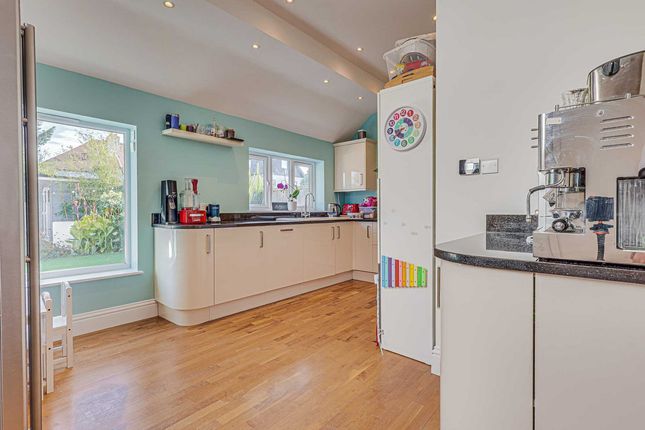 24, Fernleigh Drive, Leigh-on-sea photo 4