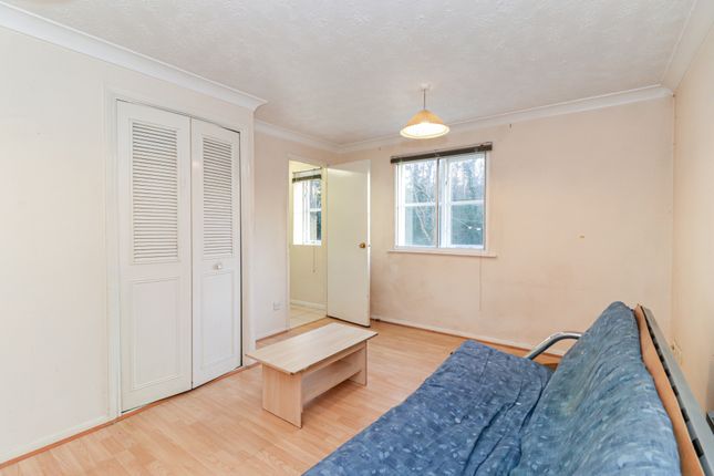 33, Flat 33, Vicars Bridge Close photo 3