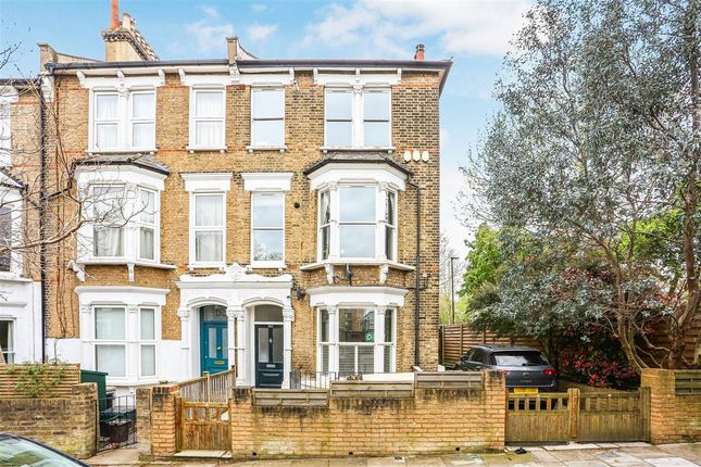 Flat for sale in Huddleston Road, London