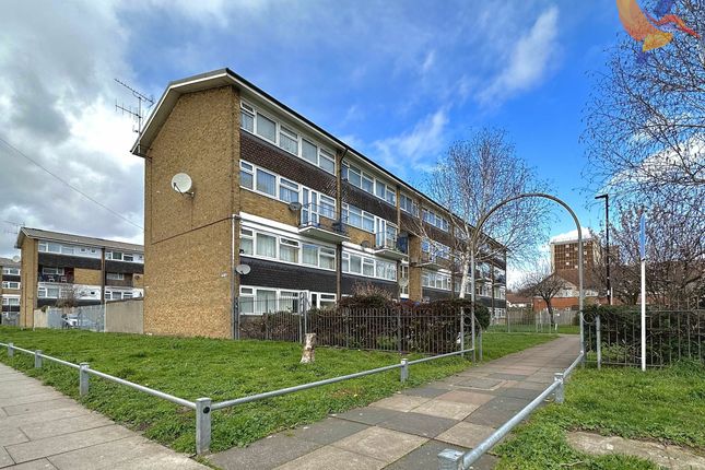 Thumbnail Flat to rent in Bounces Road, London
