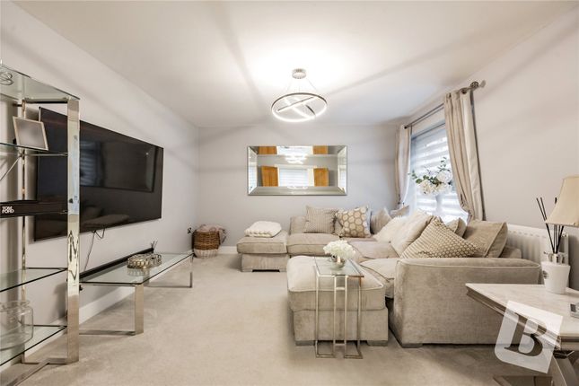 7, Watlington Gardens, Brentwood photo 4