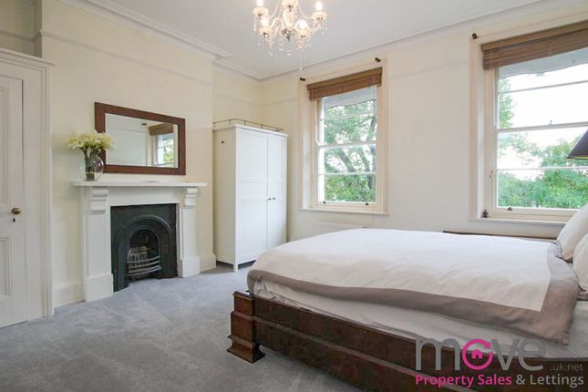 32 Sydenham Road North, Cheltenham photo 4