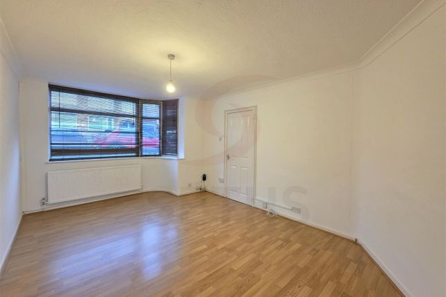 Woodgate Drive, Leicester photo 3