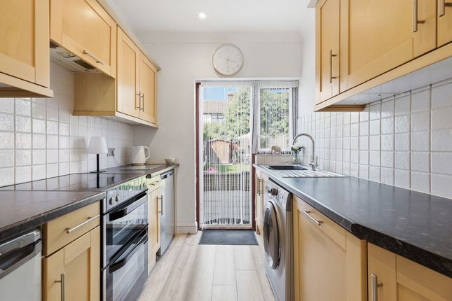 16 Edward Road, Romford photo 4