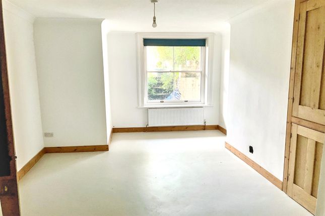 15, Basement Flat, Victoria Park, Dover photo 4