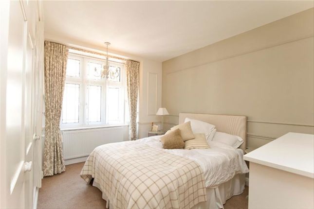 Flat 9, Carisbrooke Court, Weymouth Street, London photo 4
