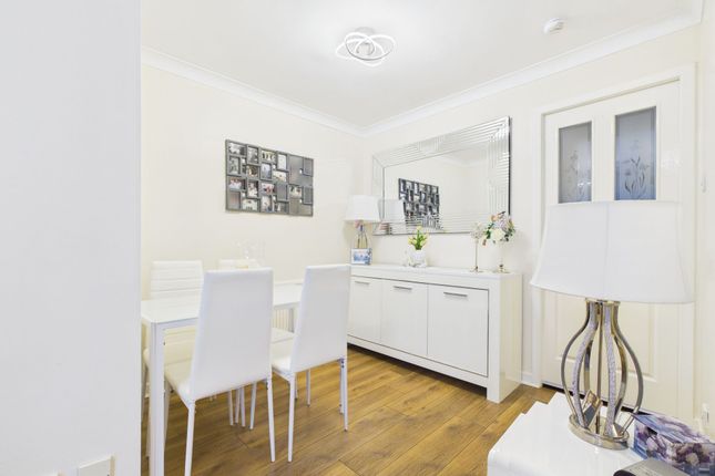 7 Kenilworth Court, Carluke photo 4
