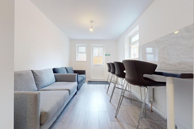 Flat to rent in St. Thomas's Road, London N4