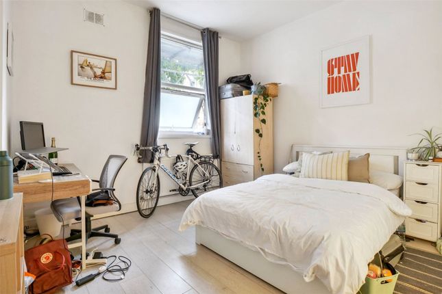 Flat A, 125, Chatsworth Road, London photo 4