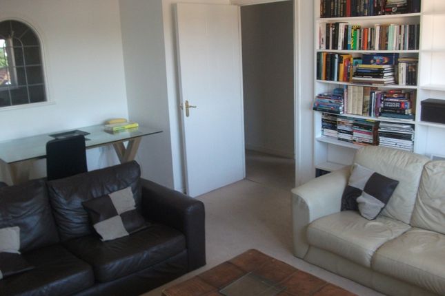 16 Priory Avenue, Southampton photo 4