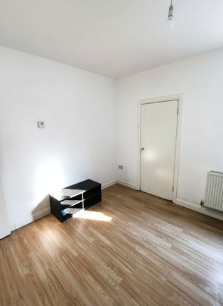43, Myrtle Road, Hounslow photo 3