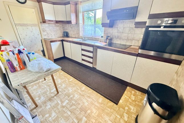 7, Summergate, Lower Gornal photo 4