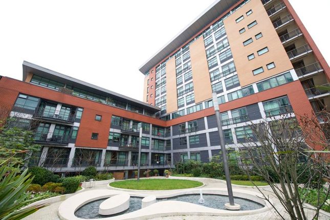 Flat to rent in Lexington Apartments, City Road, Old Street, London