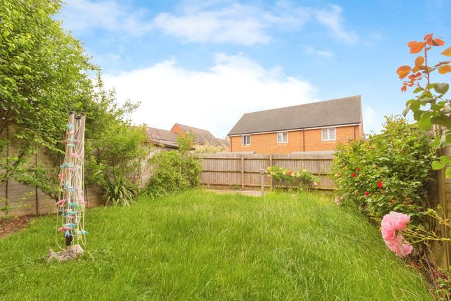 23, Noble Crescent, Aylesbury photo 4