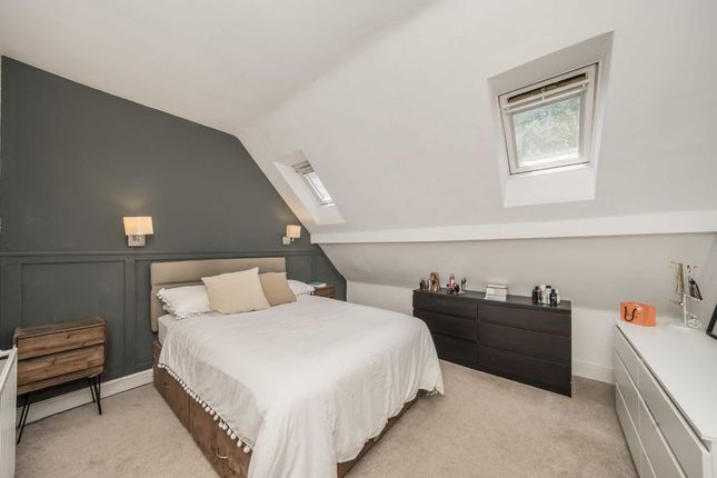 Flat 4, 12, Rodway Road, London photo 4