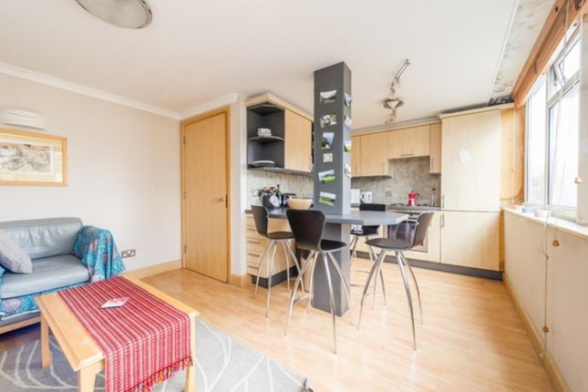 Flat 5 Angevins House, Lower Fisher Row, Oxford photo 2