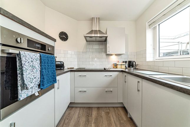 25 Austen Lodge,, London Road, Hampshire photo 5