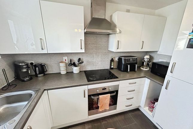 73, Heron Crescent, Newcastle Upon Tyne photo 4