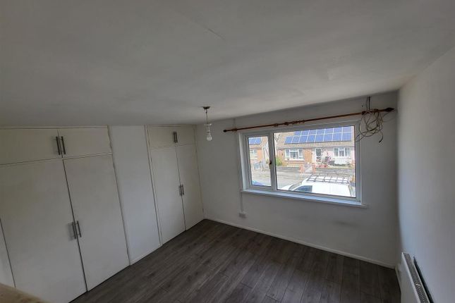 16A, Elm Crescent, Bridgend photo 3