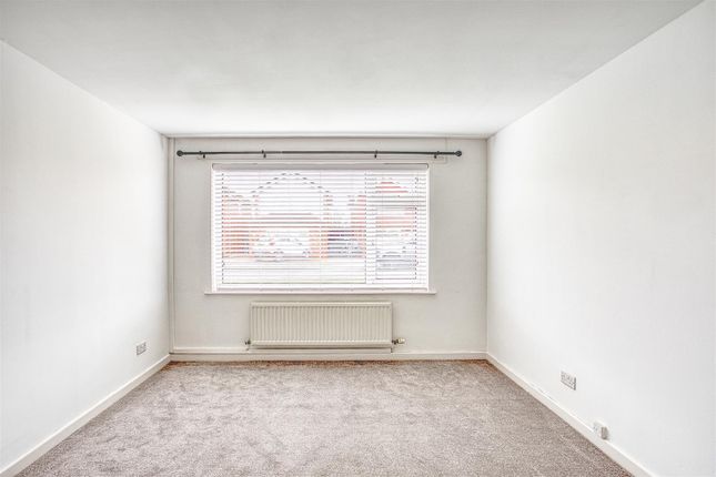 4, Alderbrook Close, Burton-On-Trent photo 3