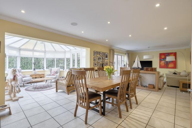 267, Chipstead Way, Banstead photo 2