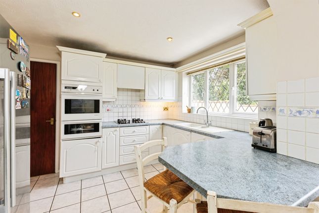 45, Skelmerdale Way, Reading photo 4