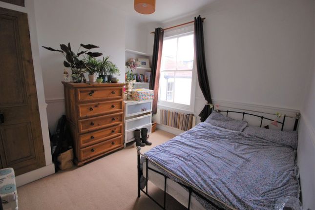 MAN  7/5 113B, Boundaries Road, Balham photo 2