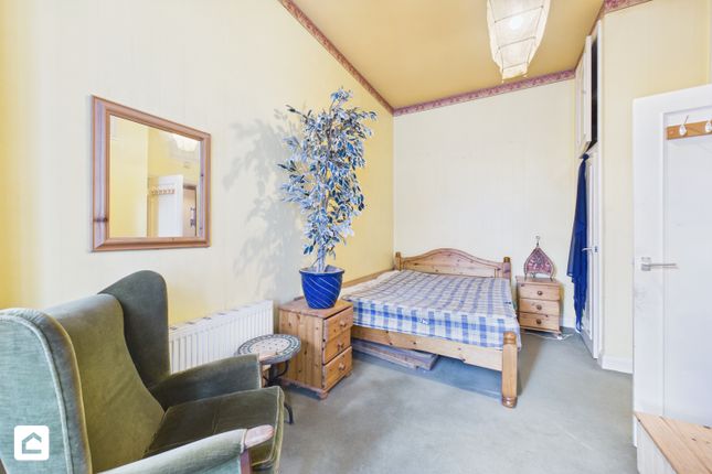 Flat 2, 5 Upperton Gardens, Eastbourne photo 4