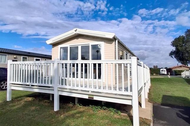 2-bed caravan on Tattershall Lakes Country Park, Sleaford Rd, Lincoln, £34,995