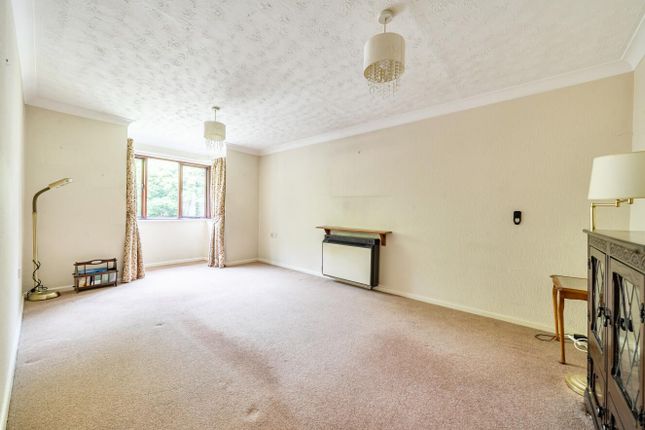 Flat 14, Charlotte Court, Merdon Avenue, Chandler's Ford photo 2