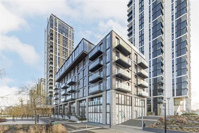 Flat for sale in Tidemill Square, London
