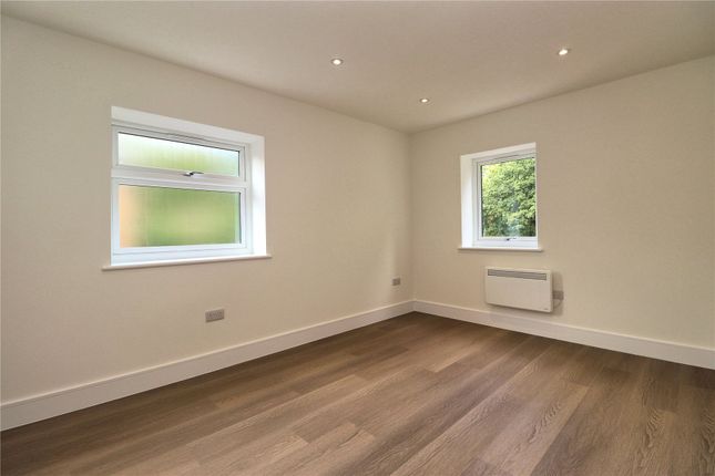 Flat 5, 75, St. Johns Road, Surrey photo 4