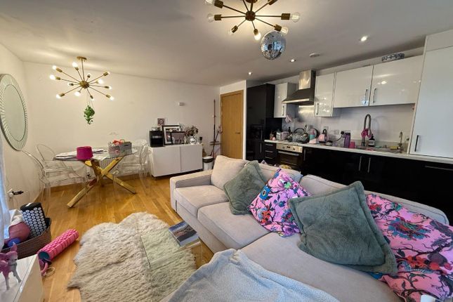 18, Pisces Court, Zodiac Close, Edgware photo 3