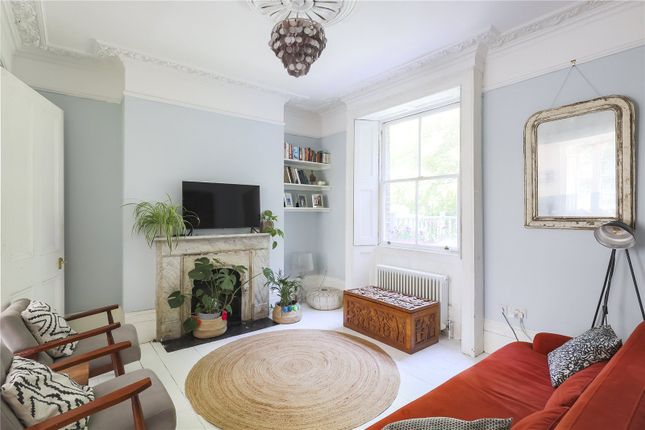Maisonette to rent in Archway Road, Archway, London