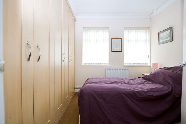 2, Malvern Close, Newmarket photo 4