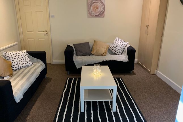 Thumbnail Town house to rent in St Michaels Lane, Leeds