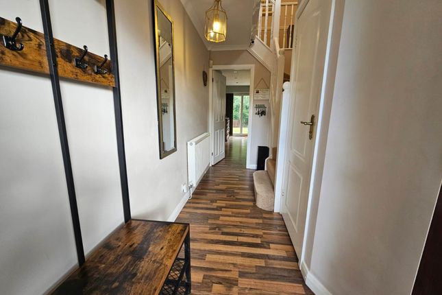 18, Rowanwood, Oldham photo 4
